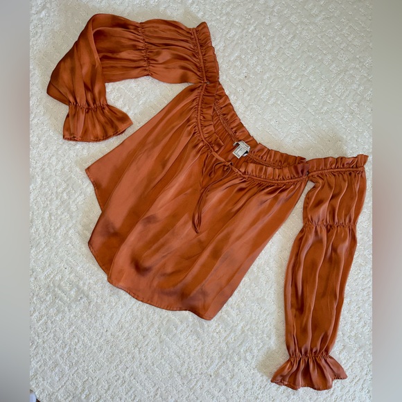 Forever 21 Off the shoulder dreamy blouse by Forever 21 Contemporary - Picture 3 of 9